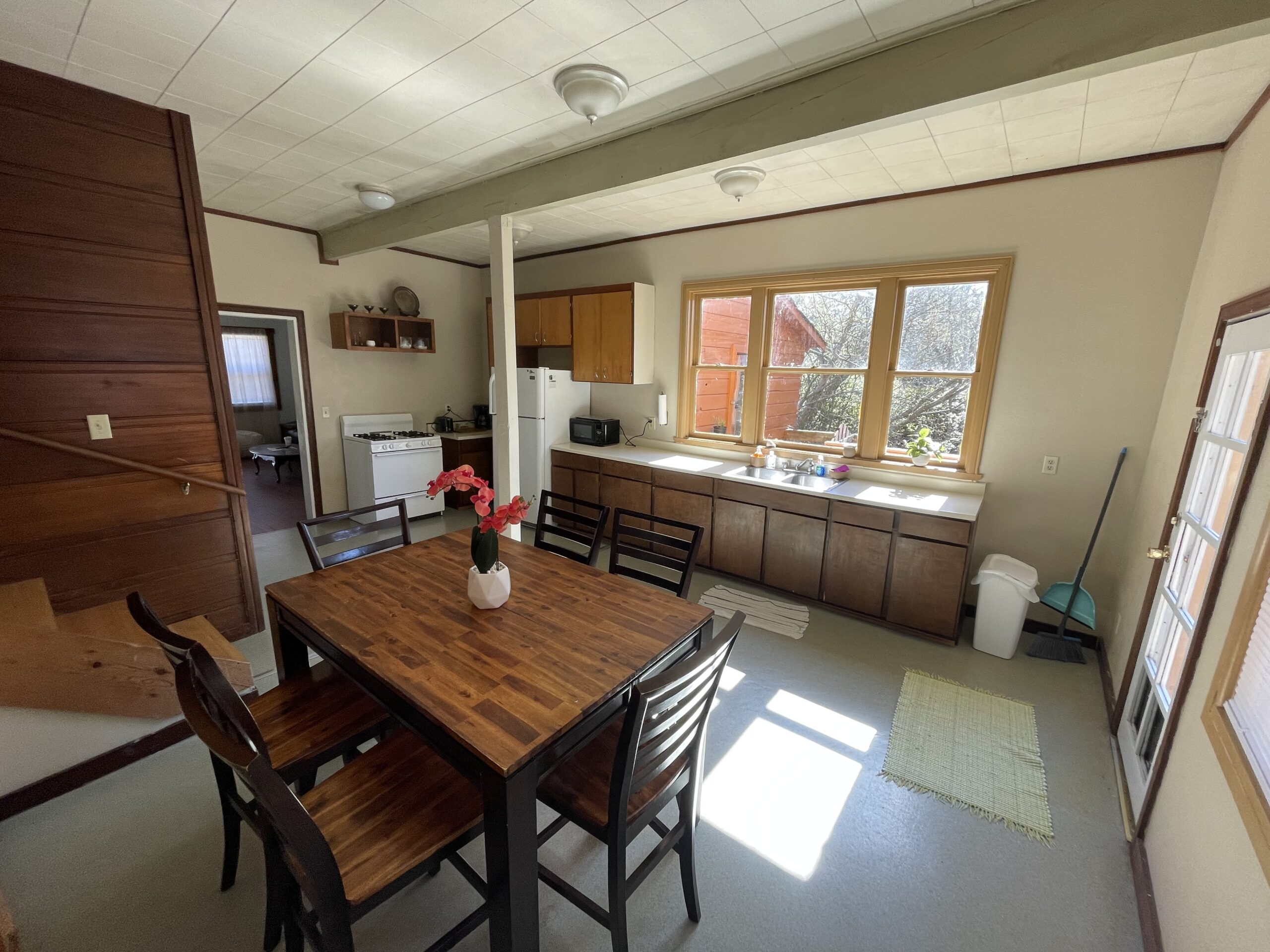 Creekside Cabin at the Sow's Ear - Kitchen