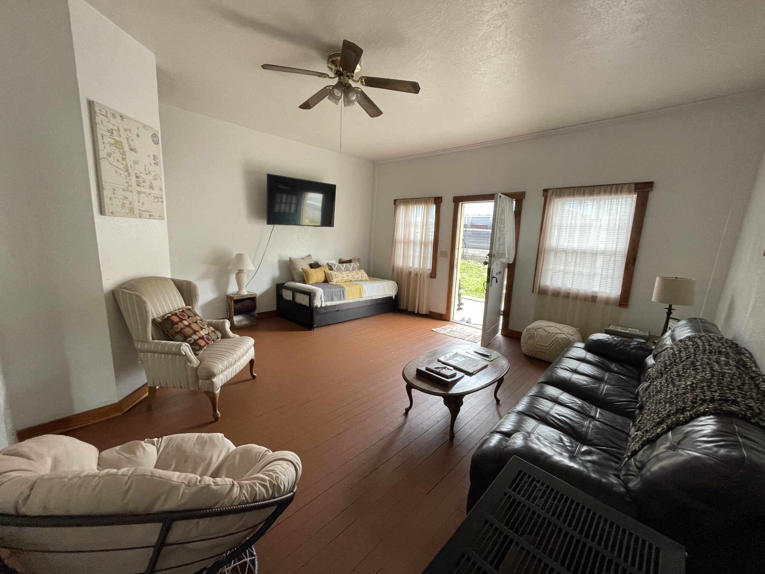 Creekside Cabin at the Sow's Ear - Living Room